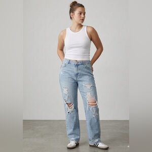 Garage Size 15/32 90’s Straight Light Blue Distressed Denim